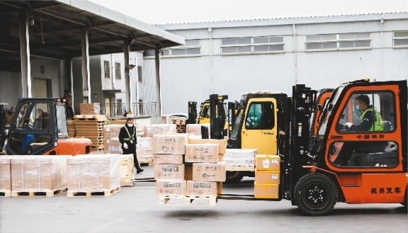 大連機場進出口貨運代理業務迎來高峰，高效服務保障產業鏈暢通